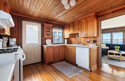 Greenbush House | Oceanfront Private Beach Home - Panoramic Views - Third Cliff, Scituate