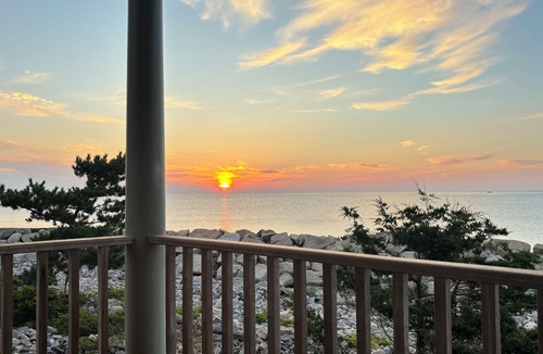 Greenbush House | Oceanfront Private Beach Home - Panoramic Views - Third Cliff, Scituate