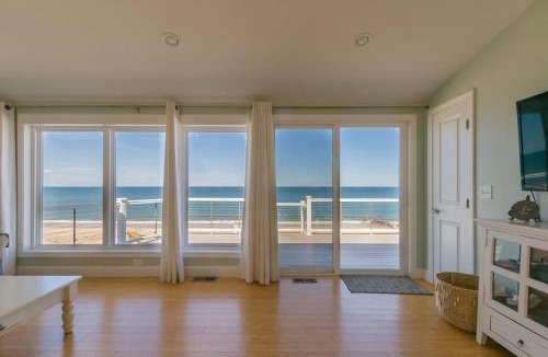 East Sandwich House | Oceanfront Property with AC in Scorton Shores