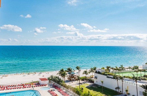 Sunny Isles Beach Condo | Oceanfront renovated condo on the beach - amazing ocean view