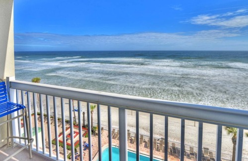 Ortona Park Condo | Oceanfront Retreat - Poolside & Budget-Friendly