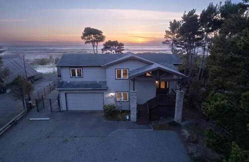 Rockaway Beach House | Oceanfront Retreat