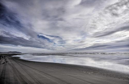 Long Beach House | Oceanfront Retreat with Private Long Beach Access!