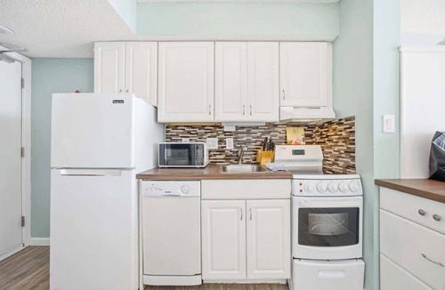 Crescent Beach Condo | Oceanfront Suite Private Balcony Top Location