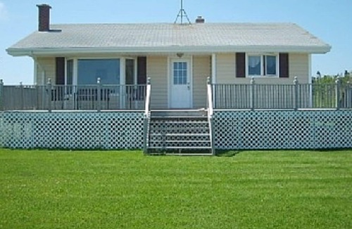 Elmira Cottage | Oceanfront - Sea Seekers - Bed by the Ocean