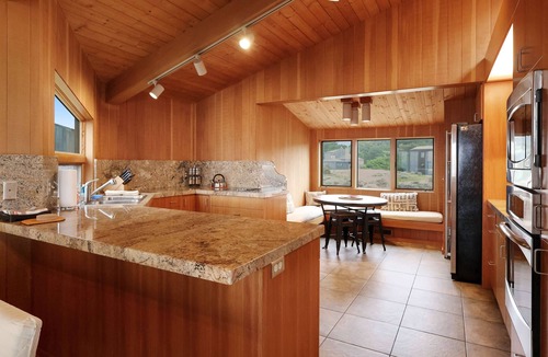 Sea Ranch House | Oceanfront seaside home with balcony & sweeping ocean views
