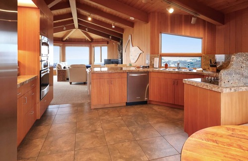 Sea Ranch House | Oceanfront seaside home with balcony & sweeping ocean views