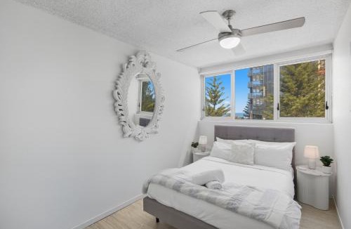 Main Beach Apartment | Oceanfront Serenity At Main Beach