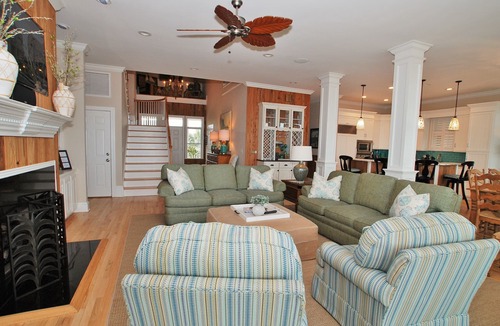 Isle of Palms House | OCEANFRONT/Sleeps 14/BISHOPS/POOL/ELEVATOR/SUMMER KITCHEN