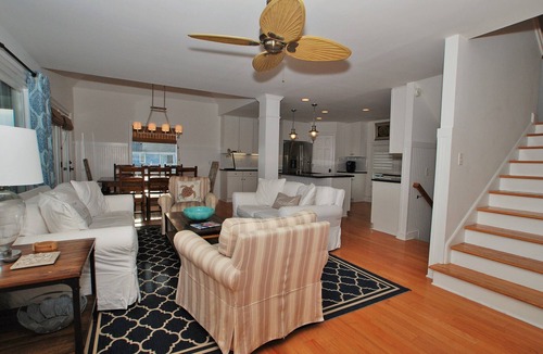 Isle of Palms House | OCEANFRONT/Sleeps 14/OCEAN ESCAPE/HEATABLE POOL/ELEVATOR