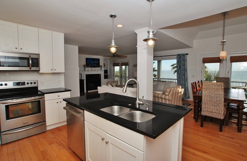 Isle of Palms House | OCEANFRONT/Sleeps 14/OCEAN ESCAPE/HEATABLE POOL/ELEVATOR