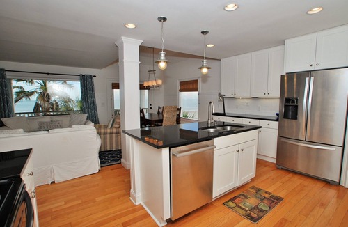 Isle of Palms House | OCEANFRONT/Sleeps 14/OCEAN ESCAPE/HEATABLE POOL/ELEVATOR