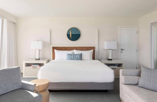 Singer Island Hotel | Oceanfront Stay | Onsite Pool & Beach Access