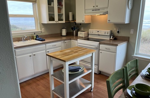 Tierra Del Mar House | Oceanfront, steps from beach