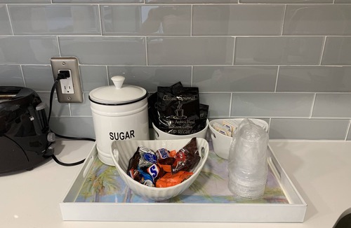 Galt Mile Apartment | Oceanfront Studio w/balcony & Private Beach - Walk to shops & Dining