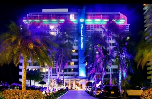 Galt Mile Apartment | Oceanfront Studio w/balcony & Private Beach - Walk to shops & Dining