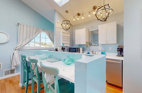 Fort Bragg House | Oceanfront Studio-Beachfront Bliss & Pet-Friendly