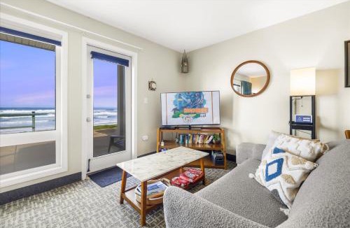 Lincoln City House | Oceanfront Studio - Ground Floor - Sleeps 4