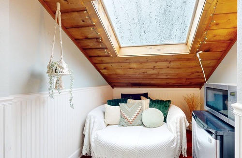 Historic Bayfront Apartment | Oceanfront studio - harbor views, shared sauna & dog-friendly