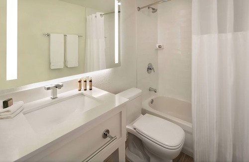 Islamorada Resort | Oceanfront Studio Queen w/Kitchenette, Pool, Free Parking & Pet Friendly