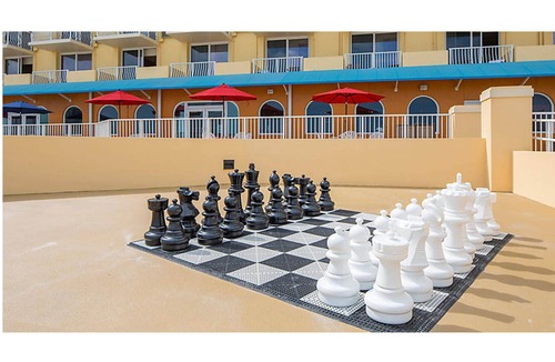 Ormond Shores Apartment | Oceanfront Studio-Underground Parking for Bike Week