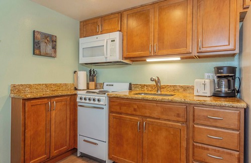 Kahana Condo | Oceanfront studio w/lanai and beach access in Kahana