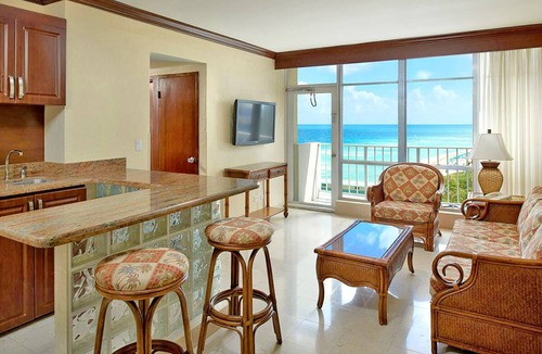 Sunny Isles Beach Resort | Oceanfront Suite at Resort