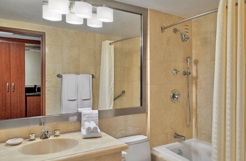 Sunny Isles Beach Resort | Oceanfront Suite at Resort