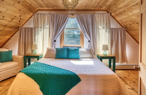 Hancock House | Oceanfront Tidal Falls Home w/ Hottub & Kayaks