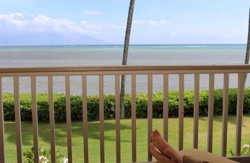 Ualapue Condo | Oceanfront-Tropically Furnished Condo-Comfy