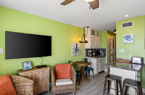 Galveston Condo | Oceanfront View, Heated Pool, Casa Del Mar!