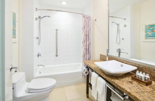 Diamond Head - Kapahulu - St. Louis Hotel | Oceanfront View King | Kaimana Beach Hotel | Beachfront Getaway