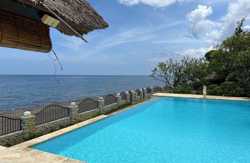 Lokapaksa Villa | Oceanfront Villa Mawar – Private Pool, Gorgeous Sunsets & Friendly Staff