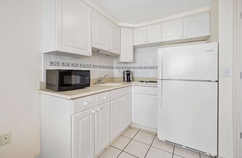 Ortona Park Condo | Oceanfront w/Balcony 1BD Sleeps 5 DBR