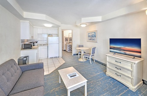 Ortona Park Condo | Oceanfront w/Balcony 1BD Sleeps 5 DBR