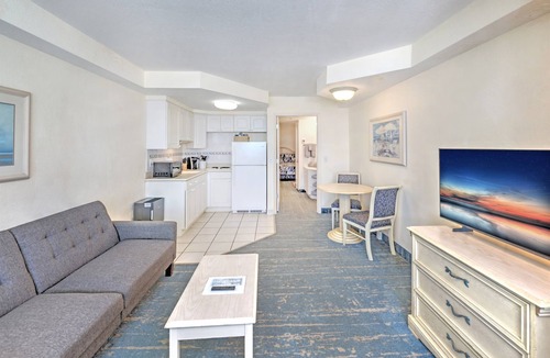 Ortona Park Condo | Oceanfront w/Balcony 1BD Sleeps 5 DBR