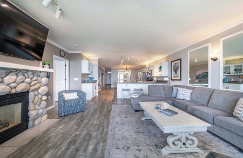 Depoe Bay Condo | Oceanfront, Whale Watching, Pool - Thundering Sea