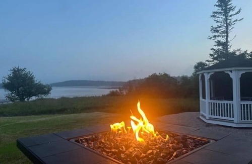 East Machias Cottage | Oceanfront with Private Beach - Little Bay Retreat