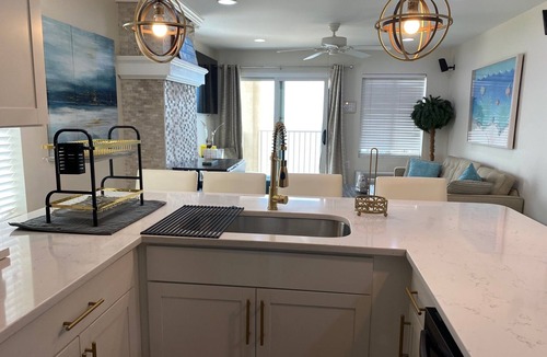 Northeast Virginia Beach Condo | Oceanfront with Spacious 3 Bedrooms, 2 Bths, Kitchen