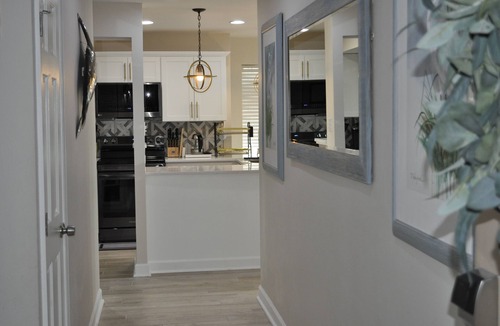 Northeast Virginia Beach Condo | Oceanfront with Spacious 3 Bedrooms, 2 Bths, Kitchen