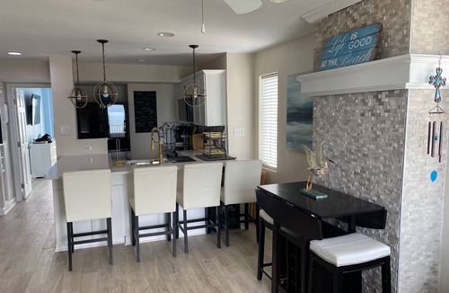 Northeast Virginia Beach Condo | Oceanfront with Spacious 3 Bedrooms, 2 Bths, Kitchen