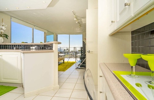 Waikiki Condo | Oceanfront, Yacht Harbor, Luxury, Friday Fireworks front row seat, FAB!