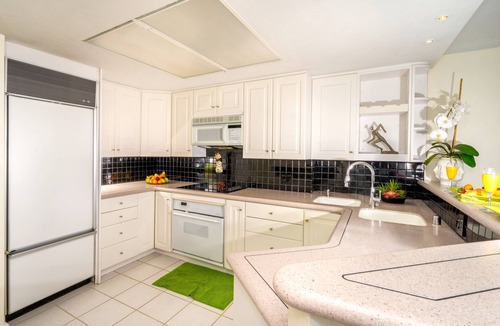 Waikiki Condo | Oceanfront, Yacht Harbor, Luxury, Friday Fireworks front row seat, FAB!