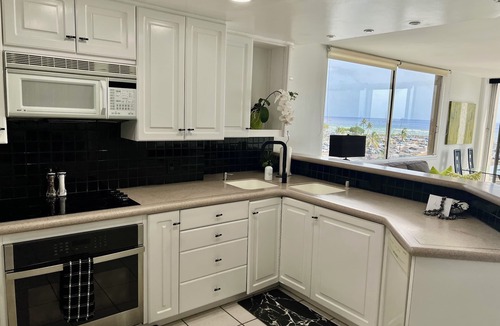 Waikiki Condo | Oceanfront, Yacht Harbor, Luxury, Friday Fireworks front row seat, FAB!