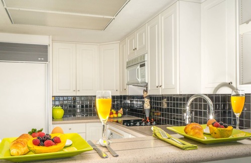 Waikiki Condo | Oceanfront, Yacht Harbor, Luxury, Friday Fireworks front row seat, FAB!