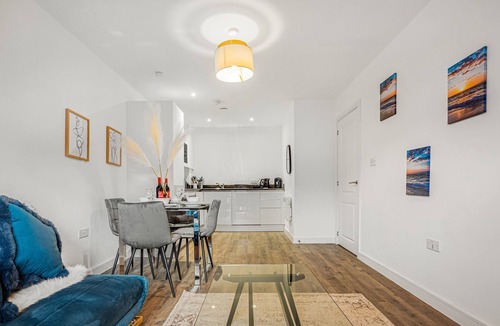 Bordesley Apartment | Oceanic Bliss Sleeps 7 with Netflix