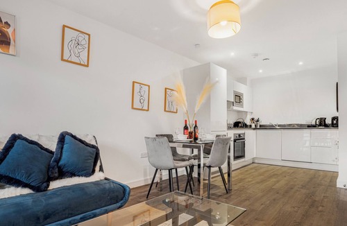 Bordesley Apartment | Oceanic Bliss Sleeps 7 with Netflix