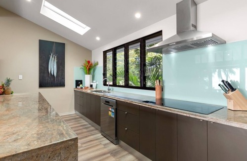 Mowbray House | Oceans Edge Oak Beach - absolute beachfront with private pool