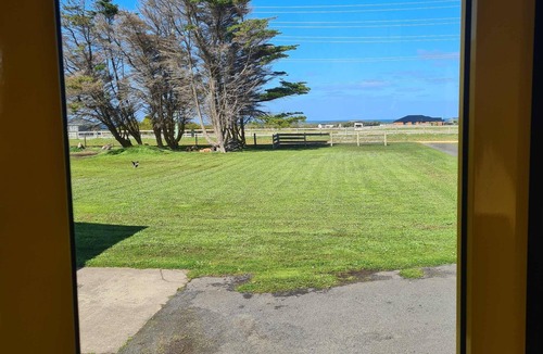 Portland House | Oceans Edge Retreat by Tiny Away