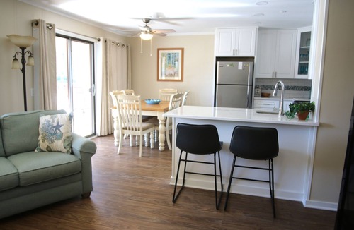 Folly Field Condo | Oceanside 2B/2B Gorgeous Admirals Rown